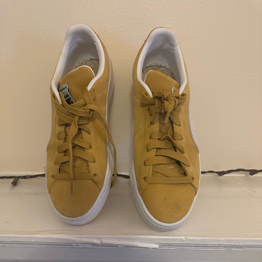 White and Mustard Pumas Classic Women’s 9 Men’s 7